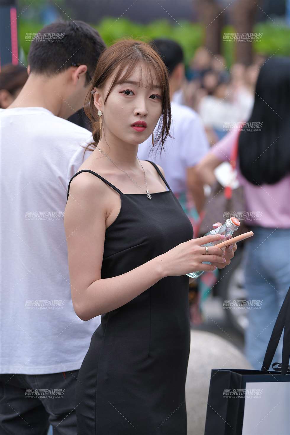 图片[1]-性感美背小姐姐-街拍流行馆
