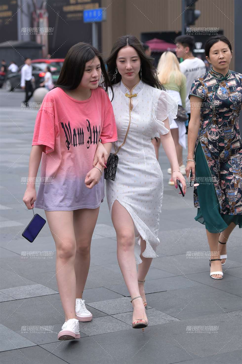 图片[1]-凉快的旗袍风小姐姐-街拍流行馆