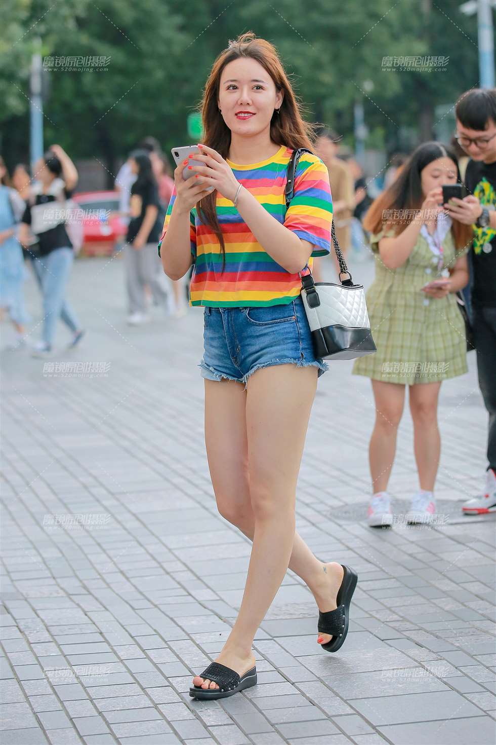 图片[1]-热裤美眉-街拍流行馆