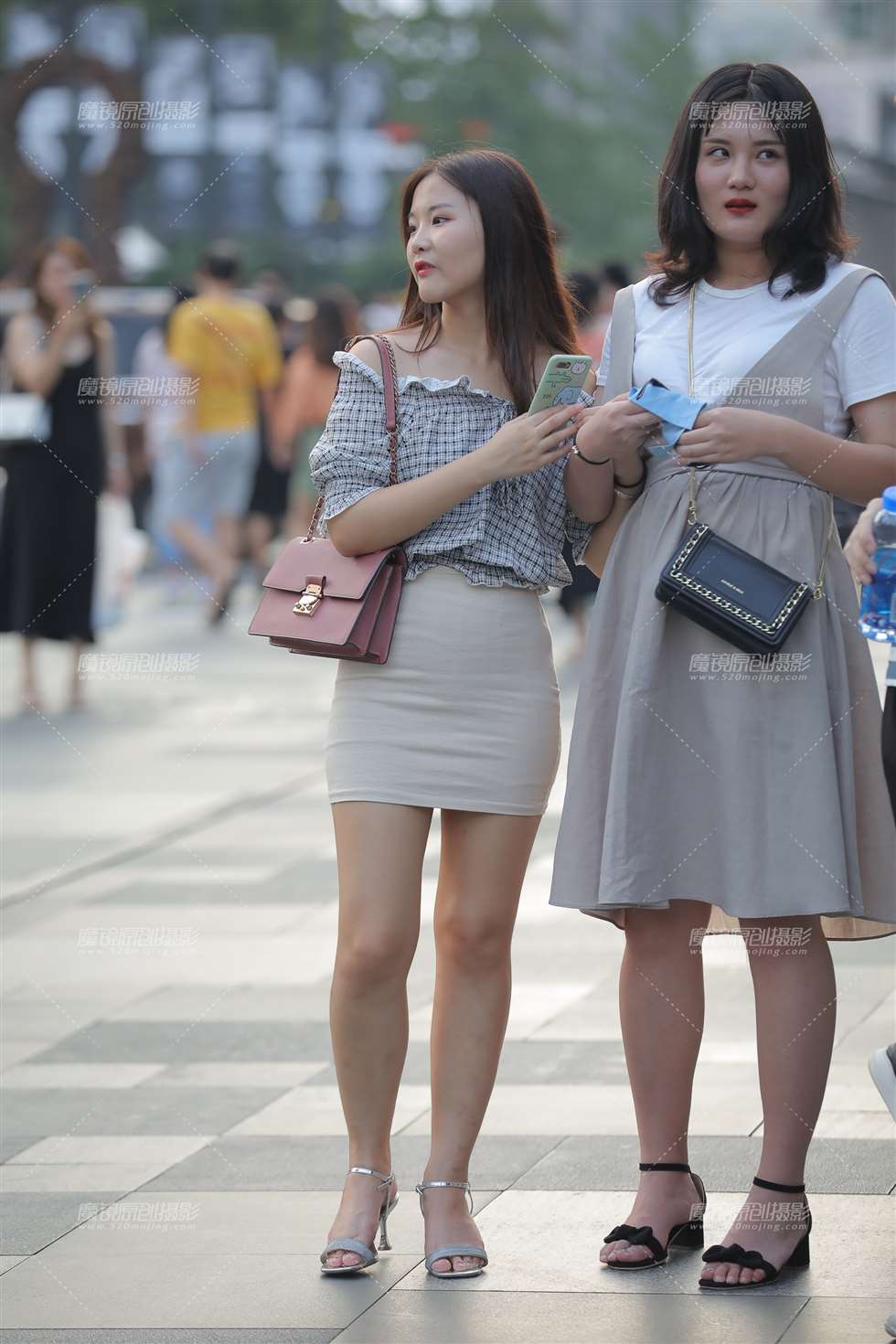 图片[1]-包臀裙小妹-街拍流行馆