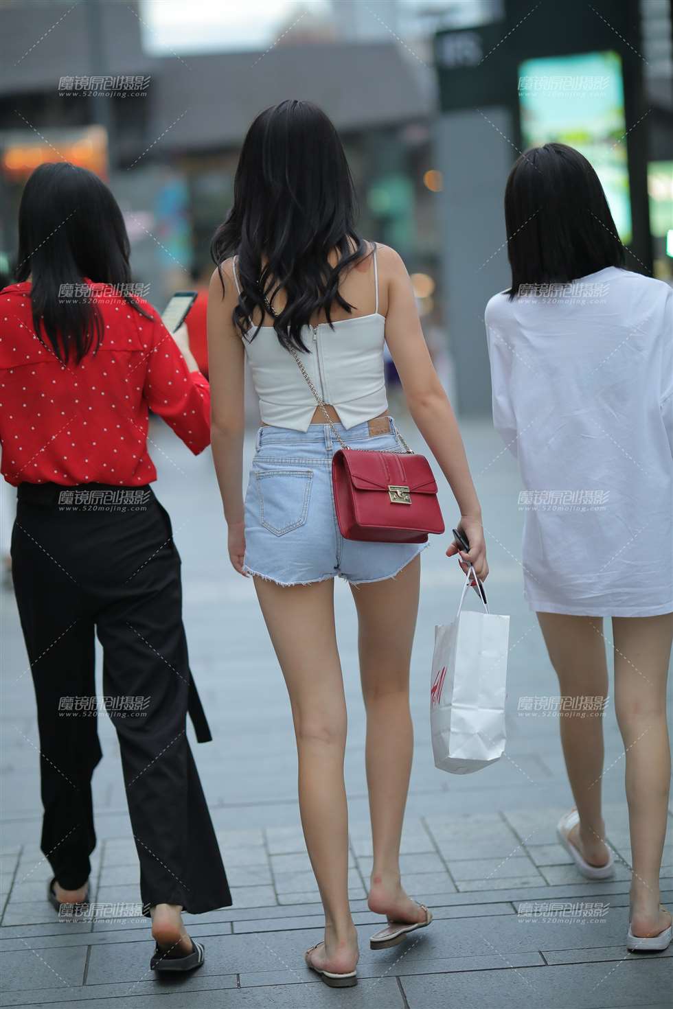 图片[2]-长腿热裤-街拍流行馆