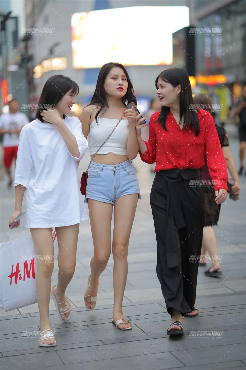 图片[3]-长腿热裤-街拍流行馆