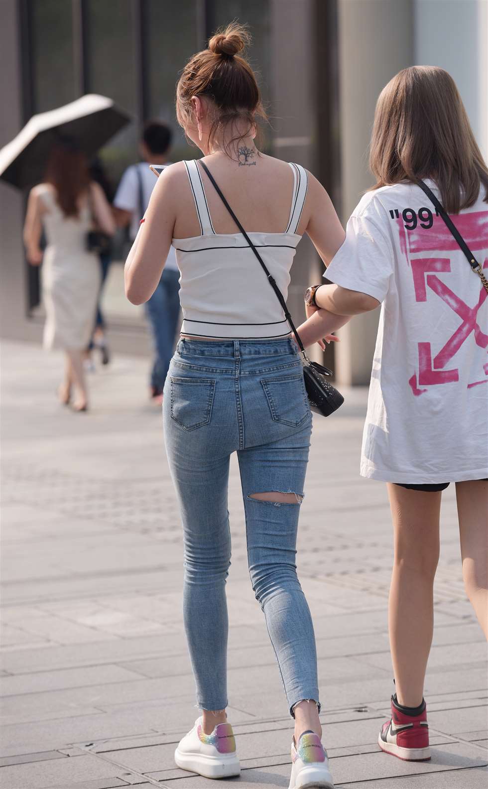 图片[2]-紧牛-街拍流行馆