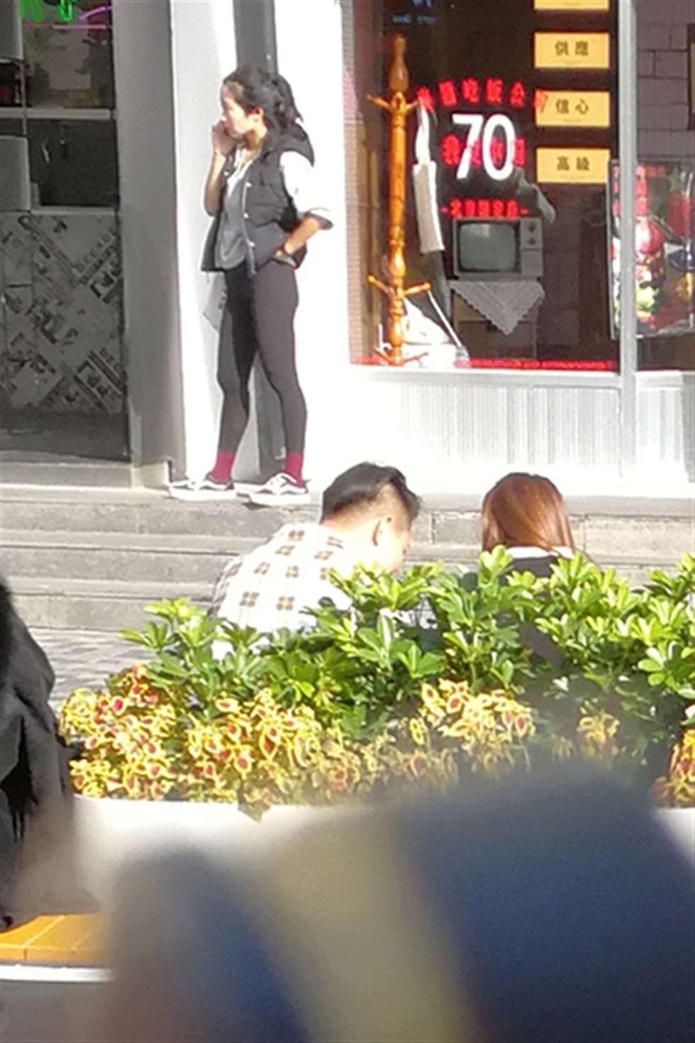 图片[3]-【小默赛帖】第1635篇逛街紧身美女-街拍流行馆