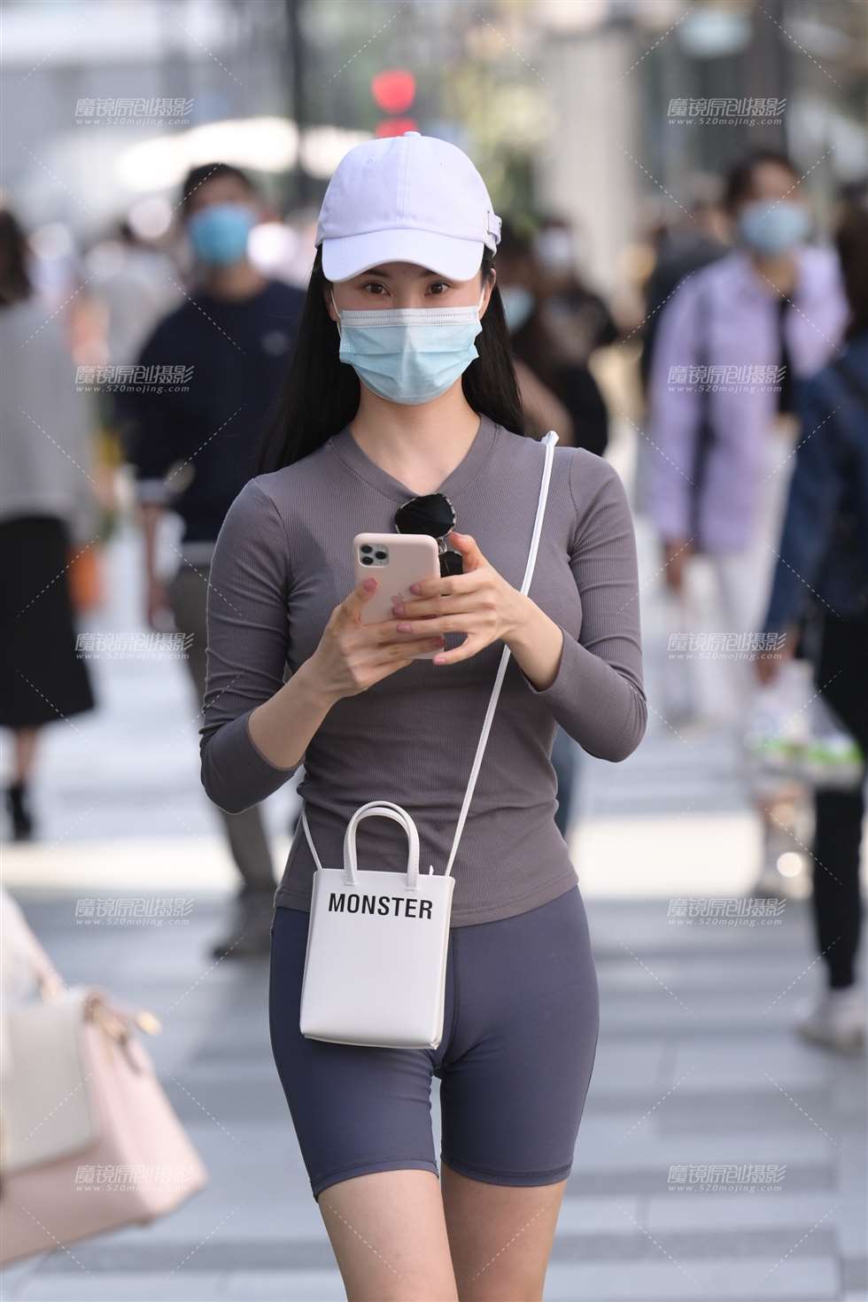 图片[1]-瑜伽裤美女-街拍流行馆