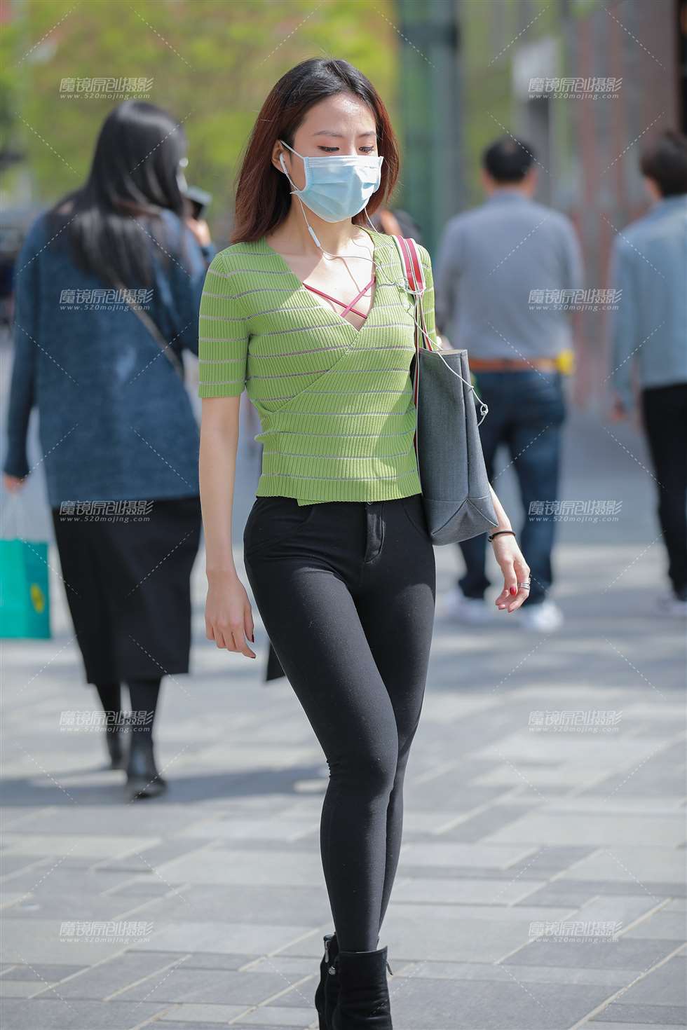 图片[5]-【玻璃赛帖】黑色紧身裤小妹-街拍流行馆