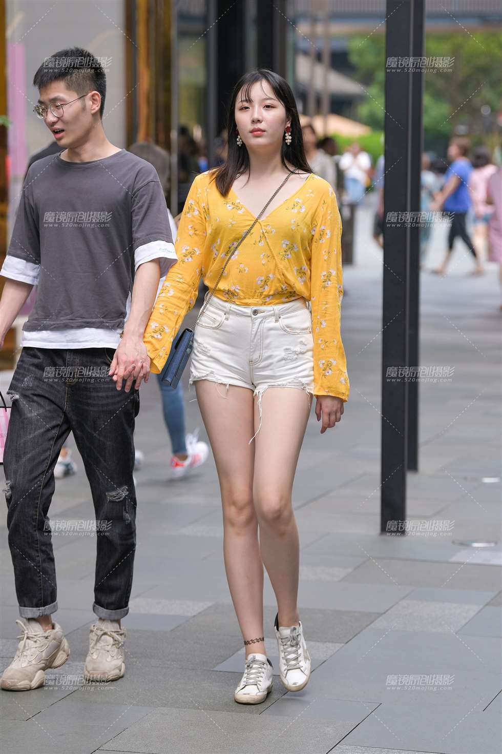 图片[1]-【视觉冲击赛贴】大白腿女盆友~-街拍流行馆