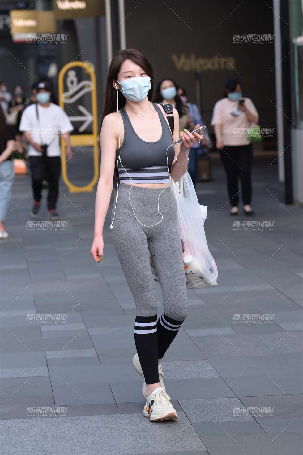 图片[1]-瑜伽裤美女-街拍流行馆