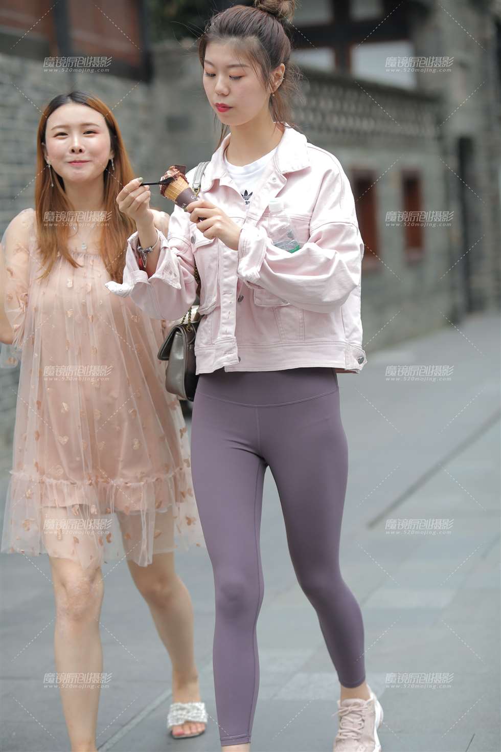 图片[1]-【凯恩赛贴】邻家女孩-街拍流行馆