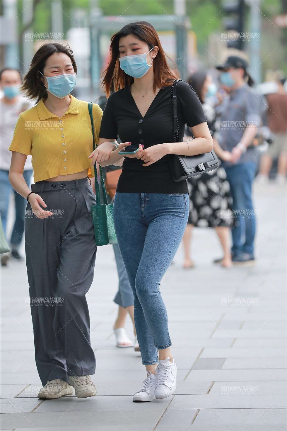 图片[5]-【玻璃赛帖】丰满蓝牛小妹-街拍流行馆