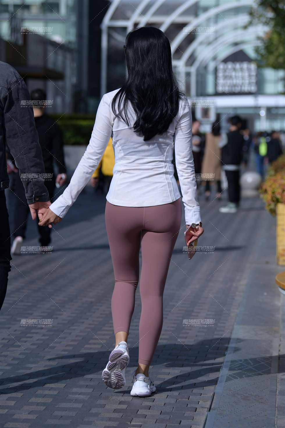 图片[1]-【小默赛帖】气质紧身美女-街拍流行馆
