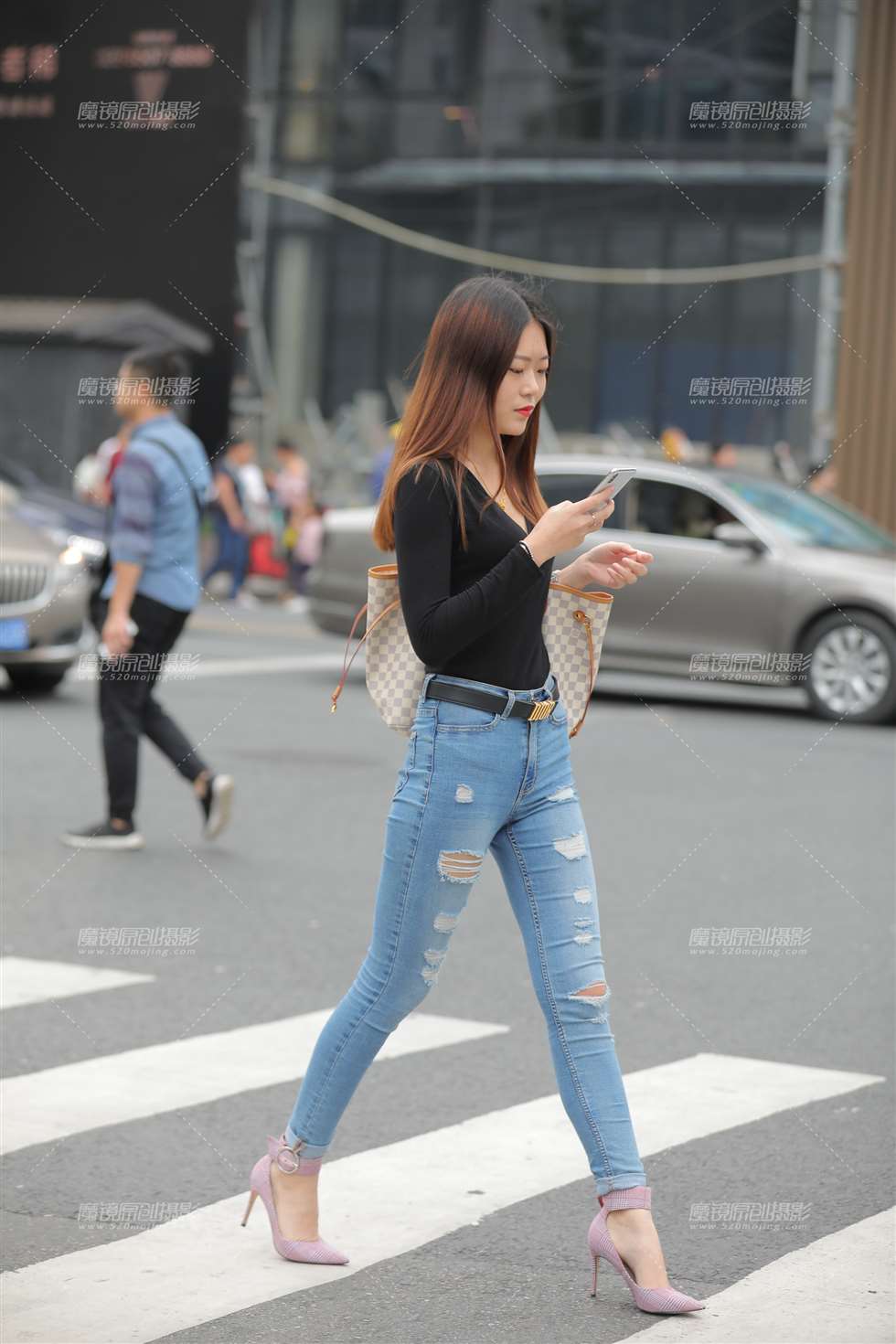 图片[1]-【凯恩赛贴】高挑的牛仔美眉-街拍流行馆