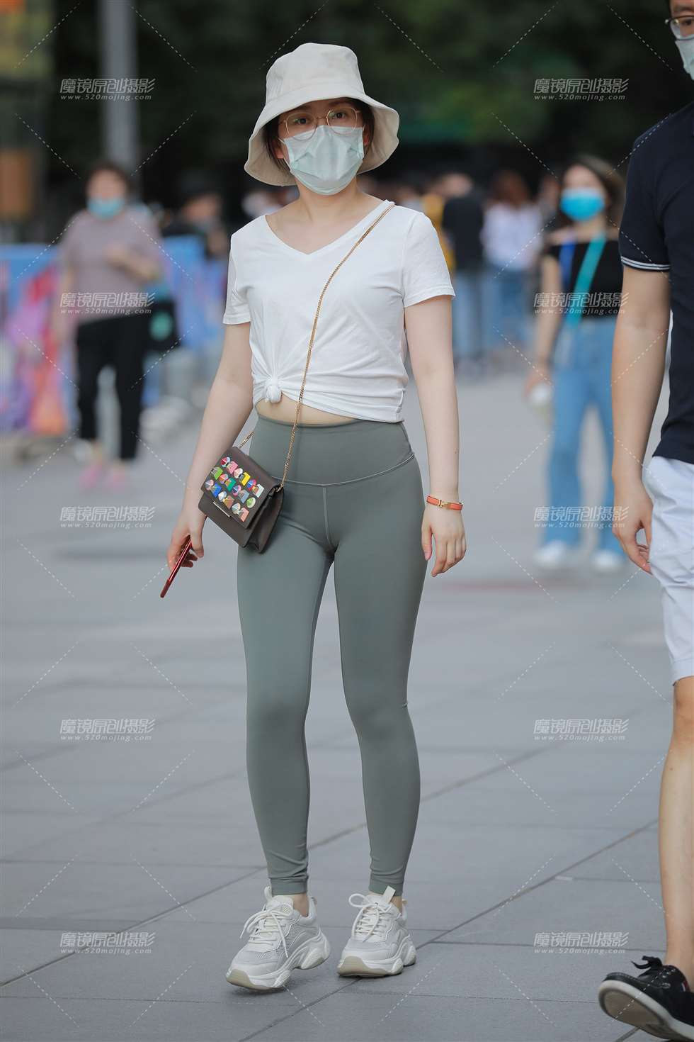 图片[1]-【玻璃赛帖】紧身瑜伽裤女友-街拍流行馆
