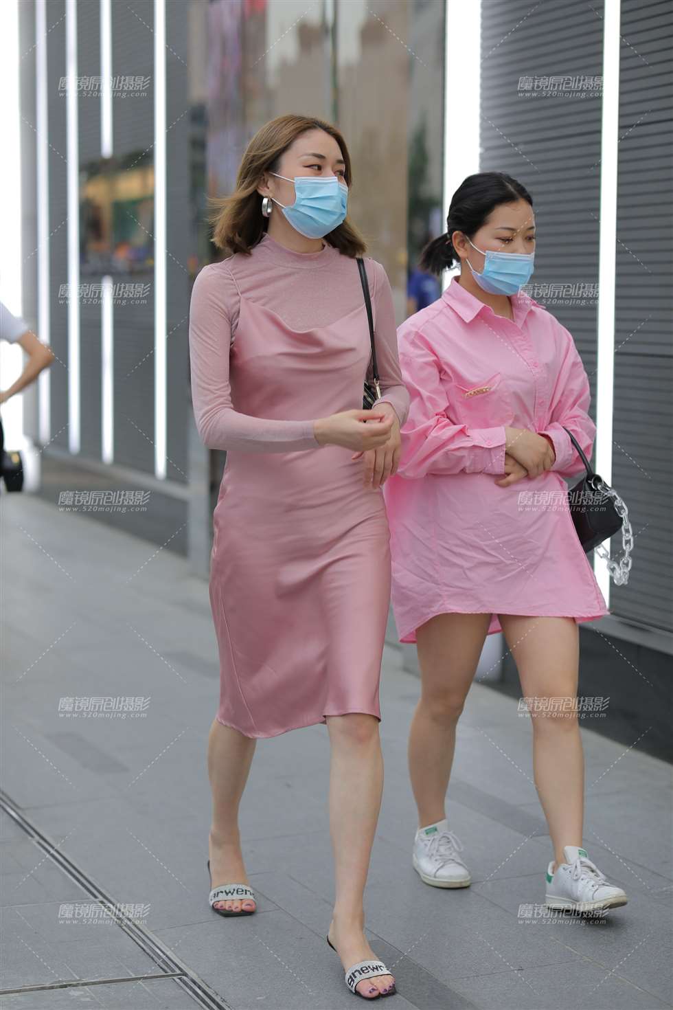 图片[1]-【凯恩赛贴】丝质长裙-街拍流行馆