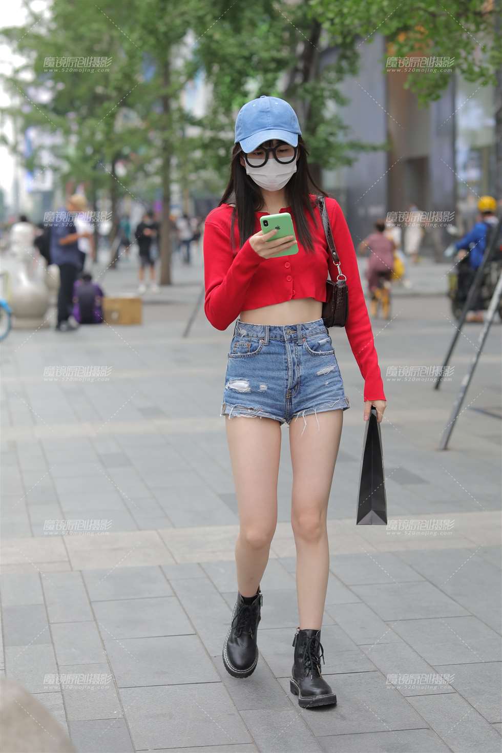 图片[1]-【凯恩赛贴】热裤女孩-街拍流行馆