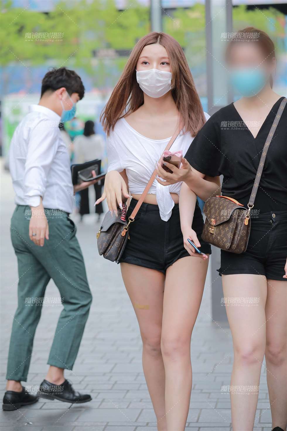 图片[4]-【玻璃赛帖】黑色热裤-街拍流行馆