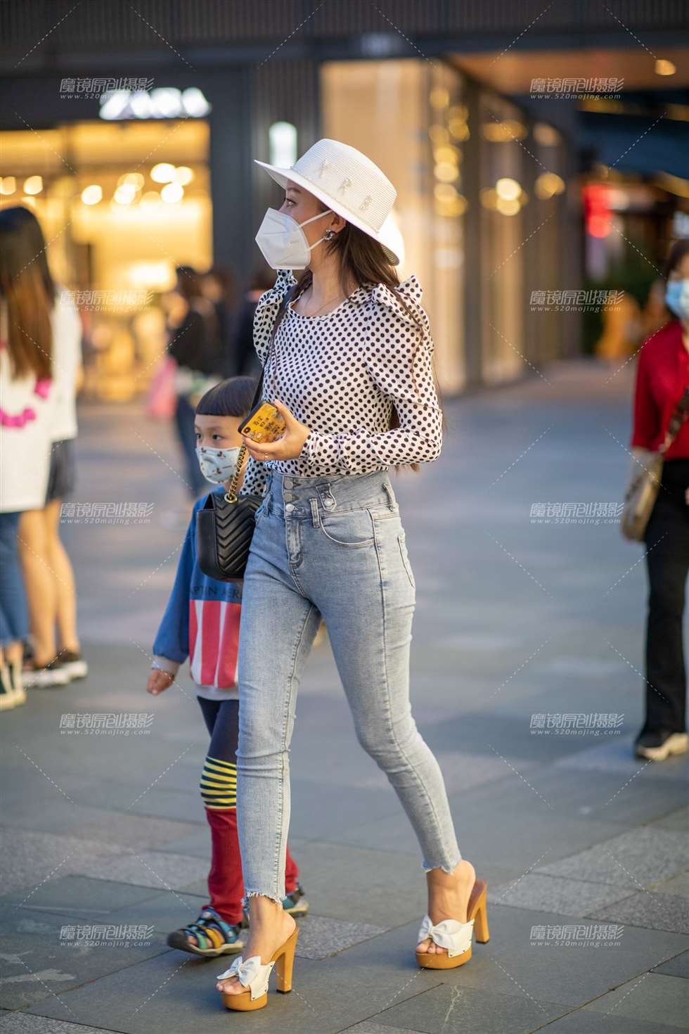 图片[1]-【凯恩赛贴】苗条好身材-街拍流行馆