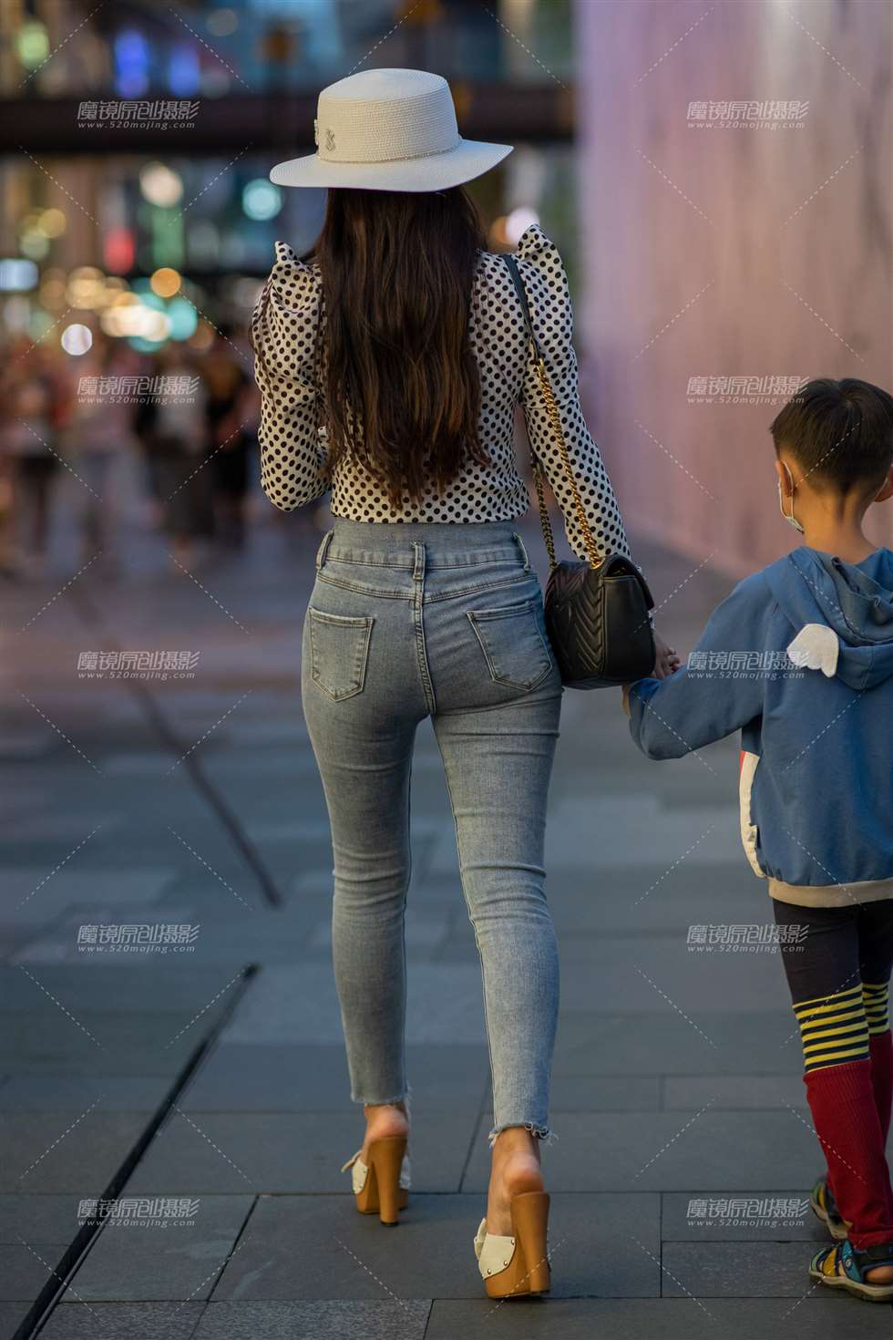图片[2]-【凯恩赛贴】苗条好身材-街拍流行馆