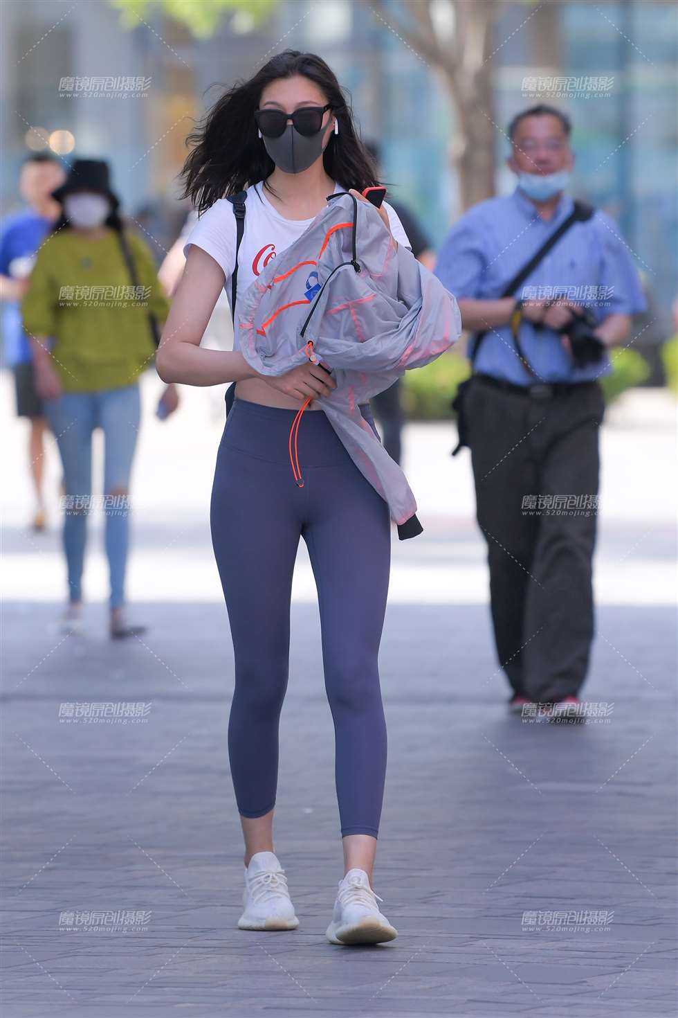 图片[4]-【红石赛帖】身材高挑紧身裤美女-街拍流行馆