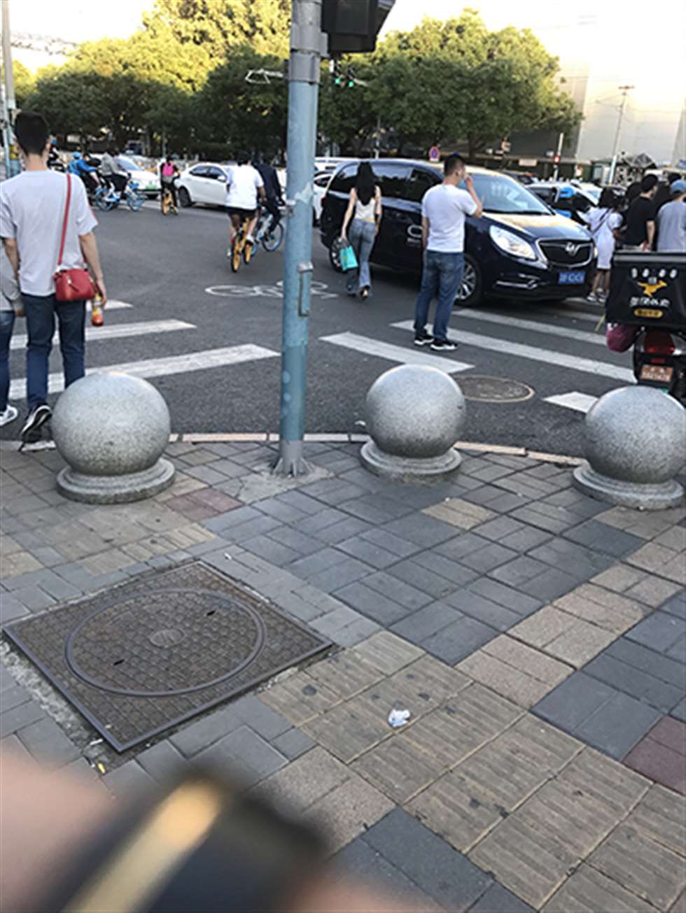图片[3]-【玻璃赛帖】超紧身蓝牛小姐姐-街拍流行馆