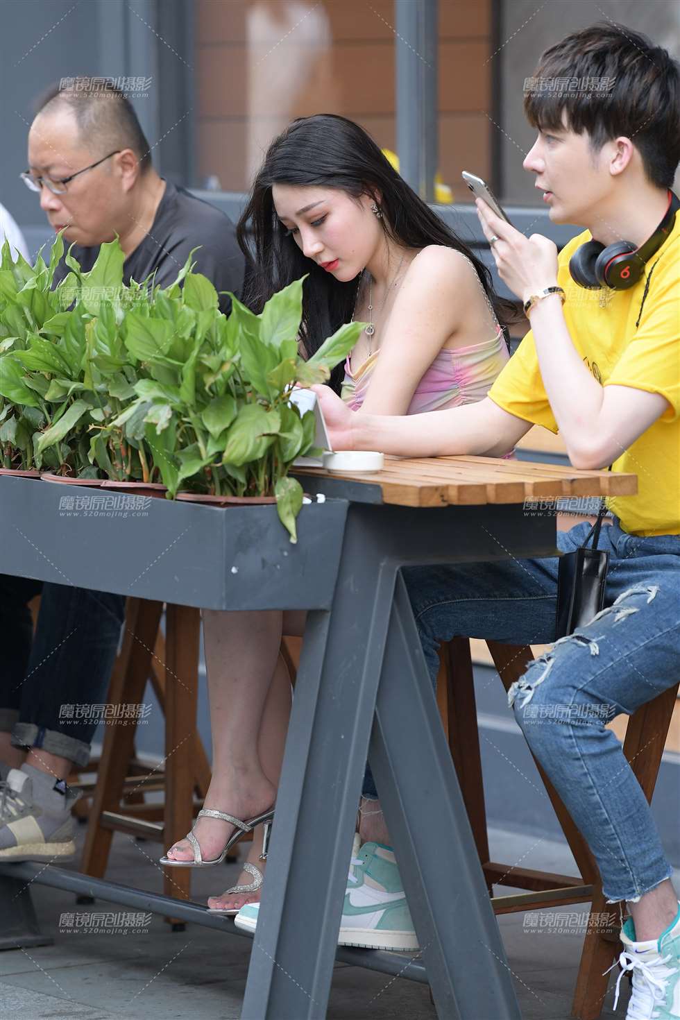 图片[1]-又见一个彩虹小姐姐-街拍流行馆