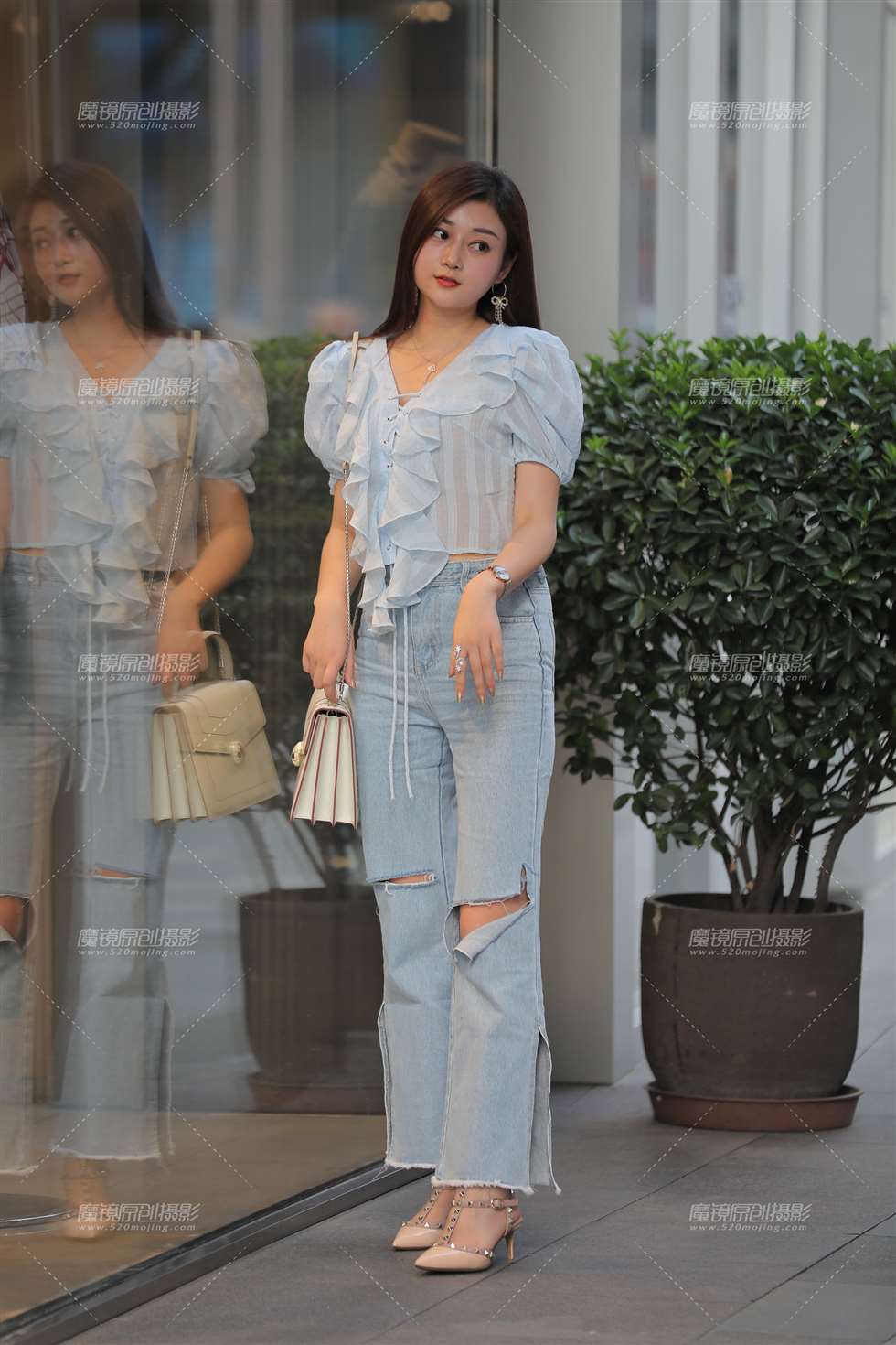 图片[1]-【凯恩赛帖】高挑美眉 女人味十足-街拍流行馆