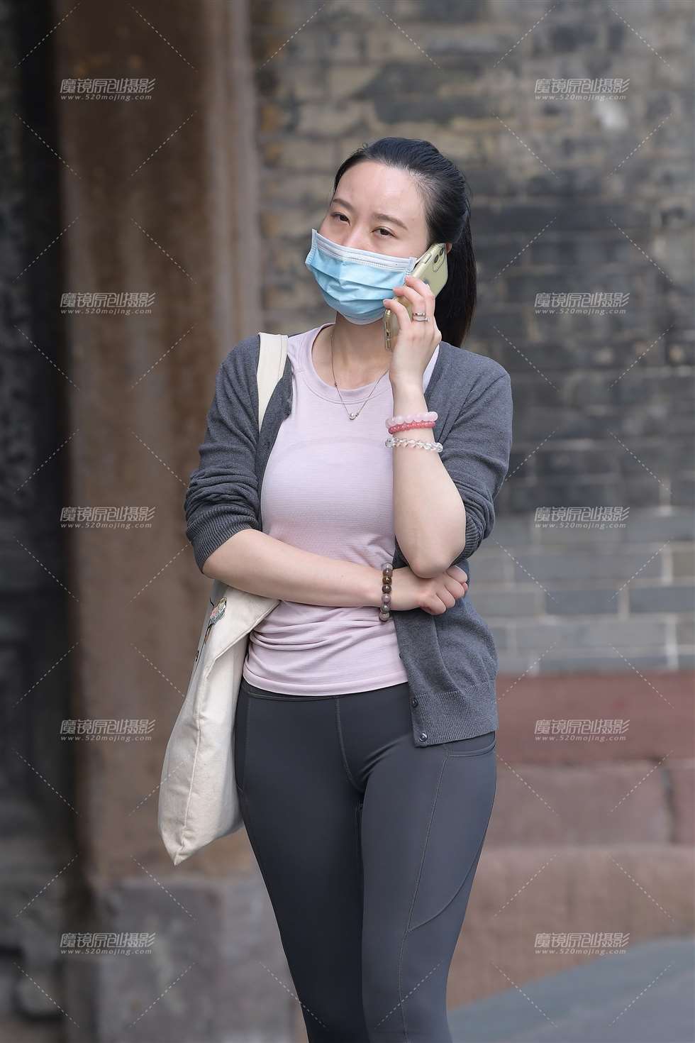 图片[1]-深灰瑜伽裤-街拍流行馆