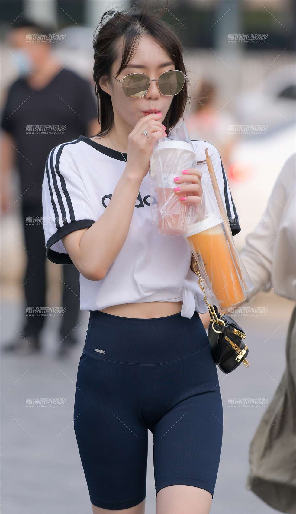 图片[1]-【红石赛贴】健身短裤美女-街拍流行馆