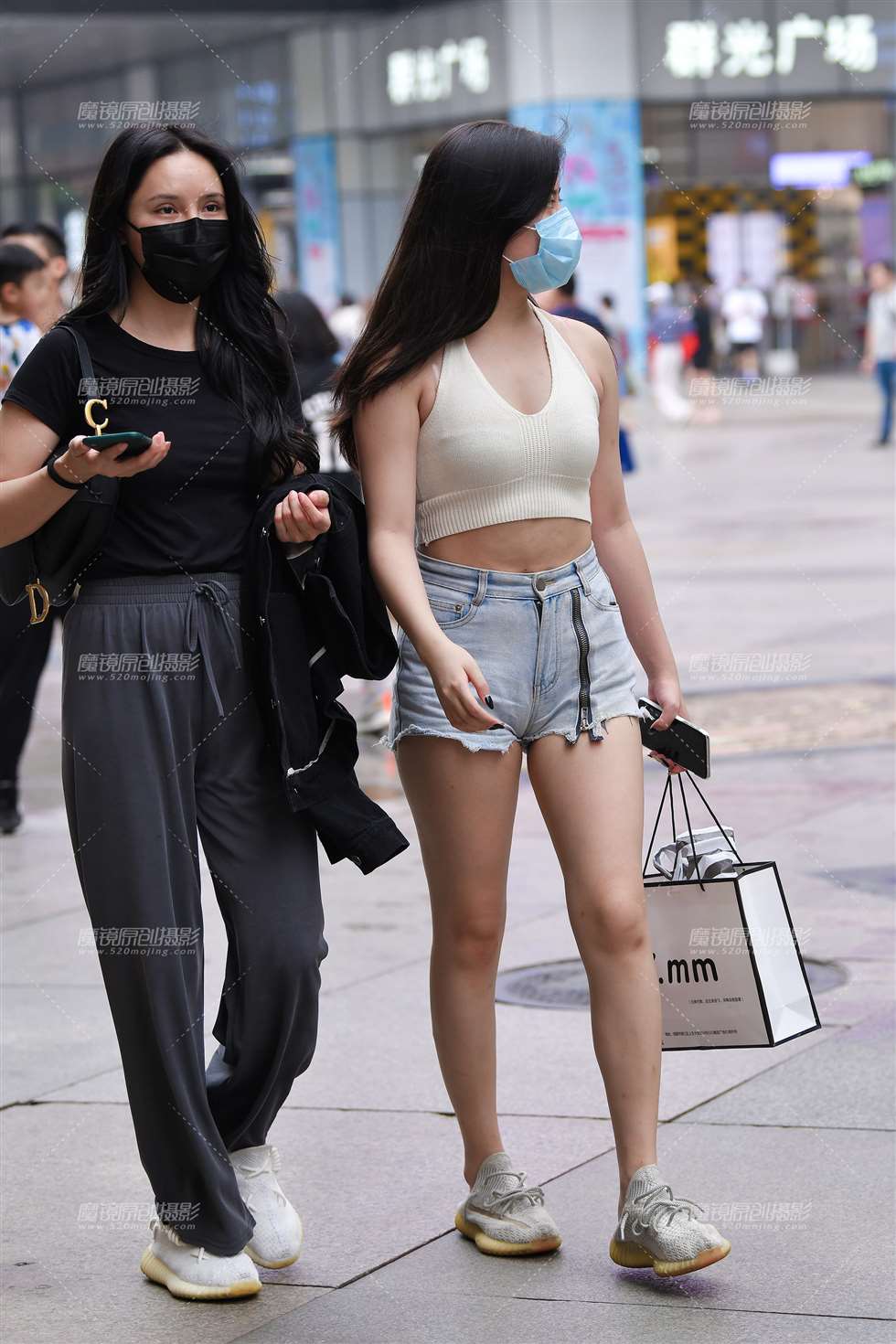 图片[1]-高腰热裤~-街拍流行馆