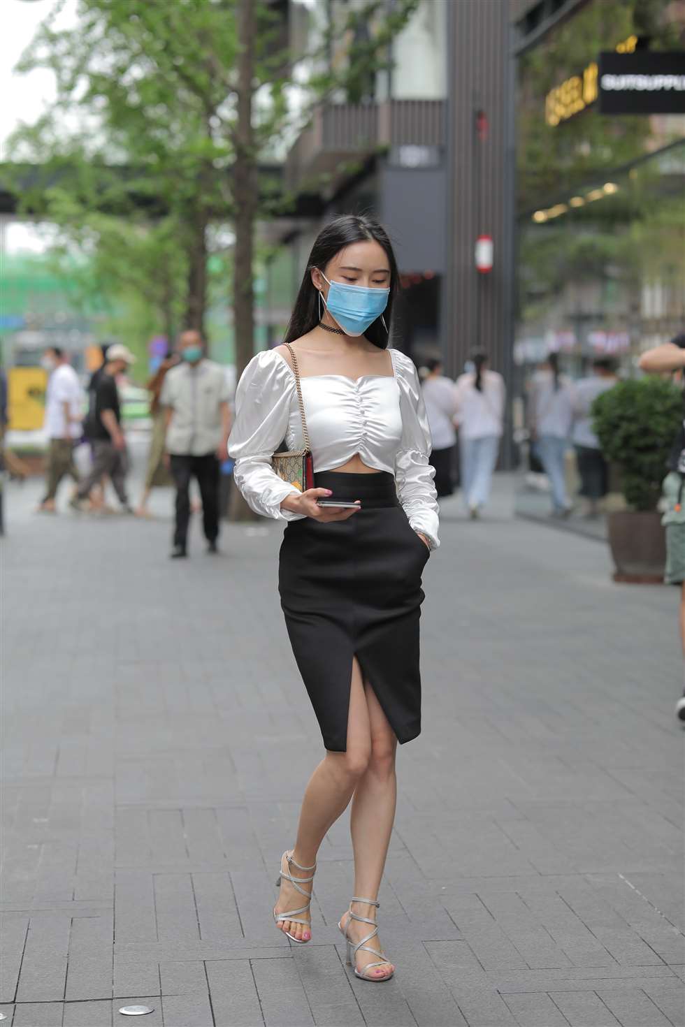 图片[1]-【凯恩赛帖】气质绝佳的小姐姐-街拍流行馆