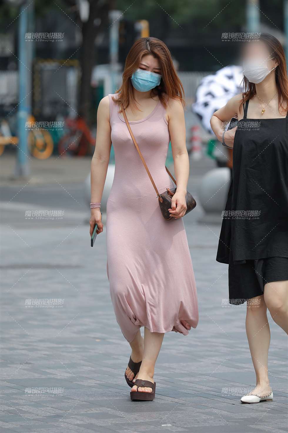 图片[4]-【玻璃赛帖】阳光下的包臀裙小姐姐-街拍流行馆