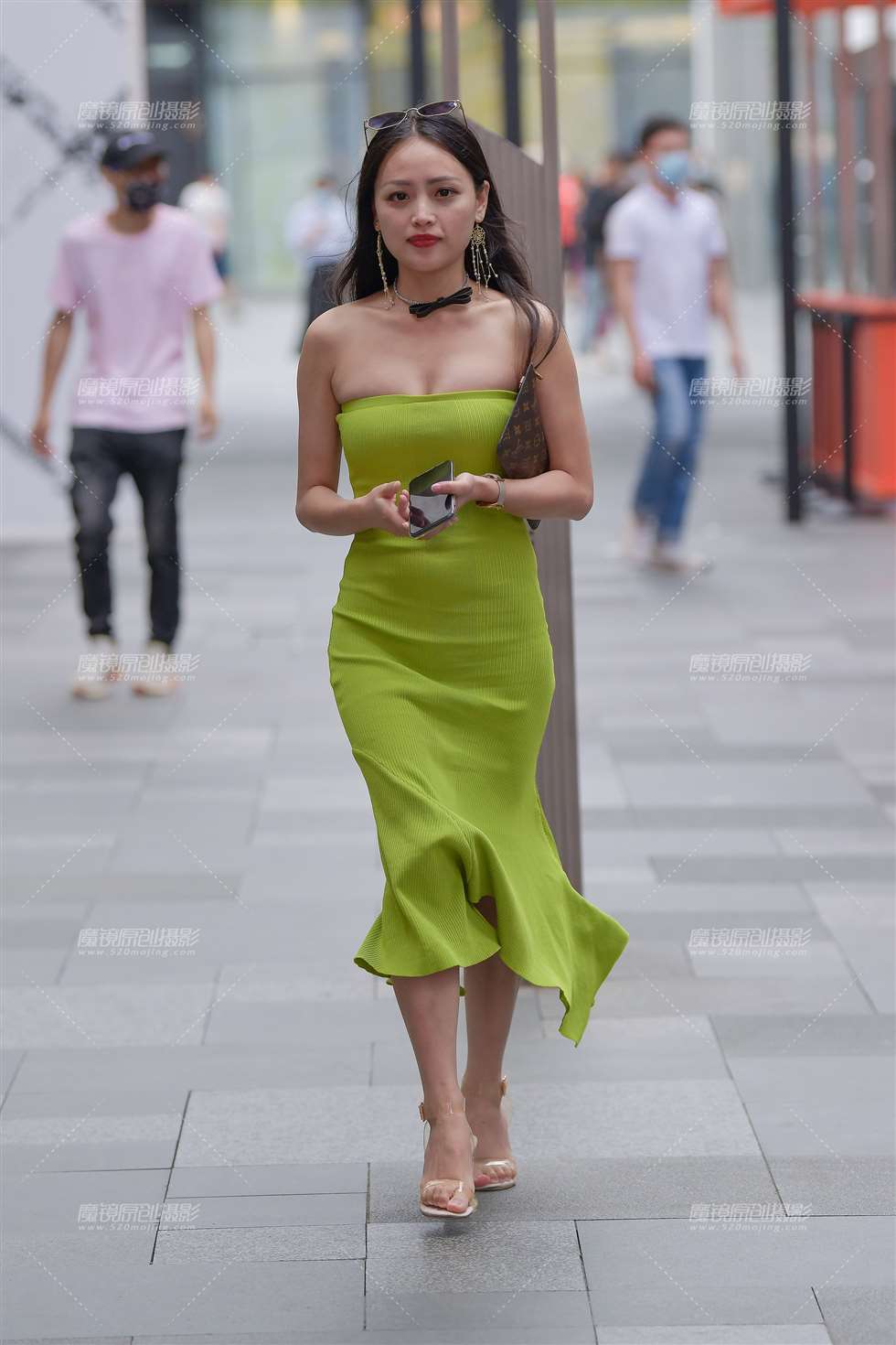 图片[1]-【视觉冲击赛贴】抹胸美女！-街拍流行馆