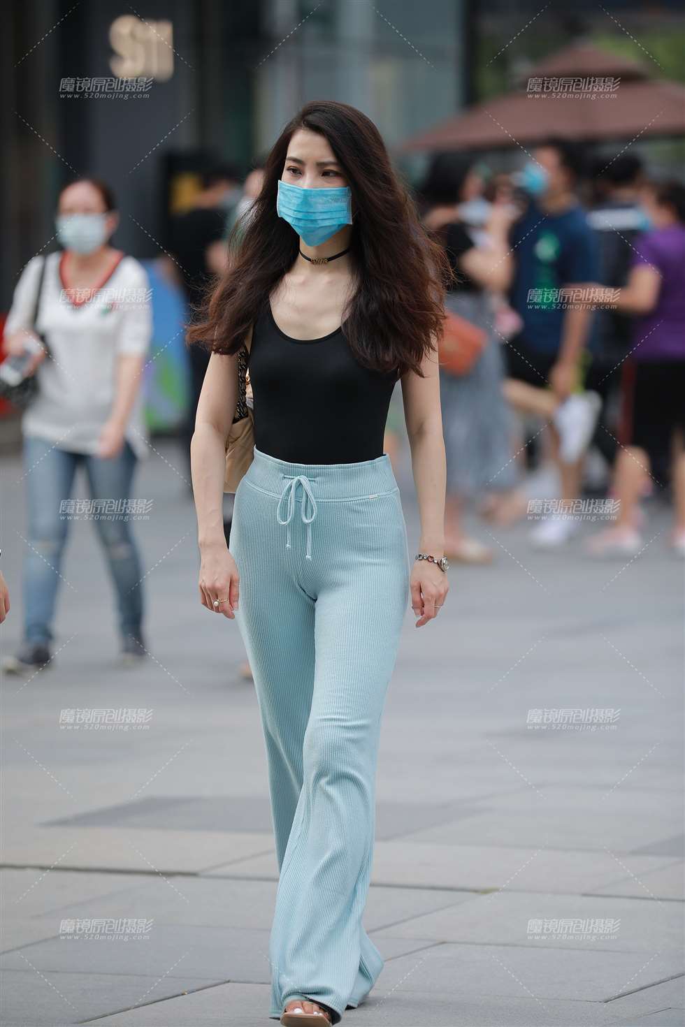 图片[4]-【玻璃赛帖】RS5 后座的女人-街拍流行馆