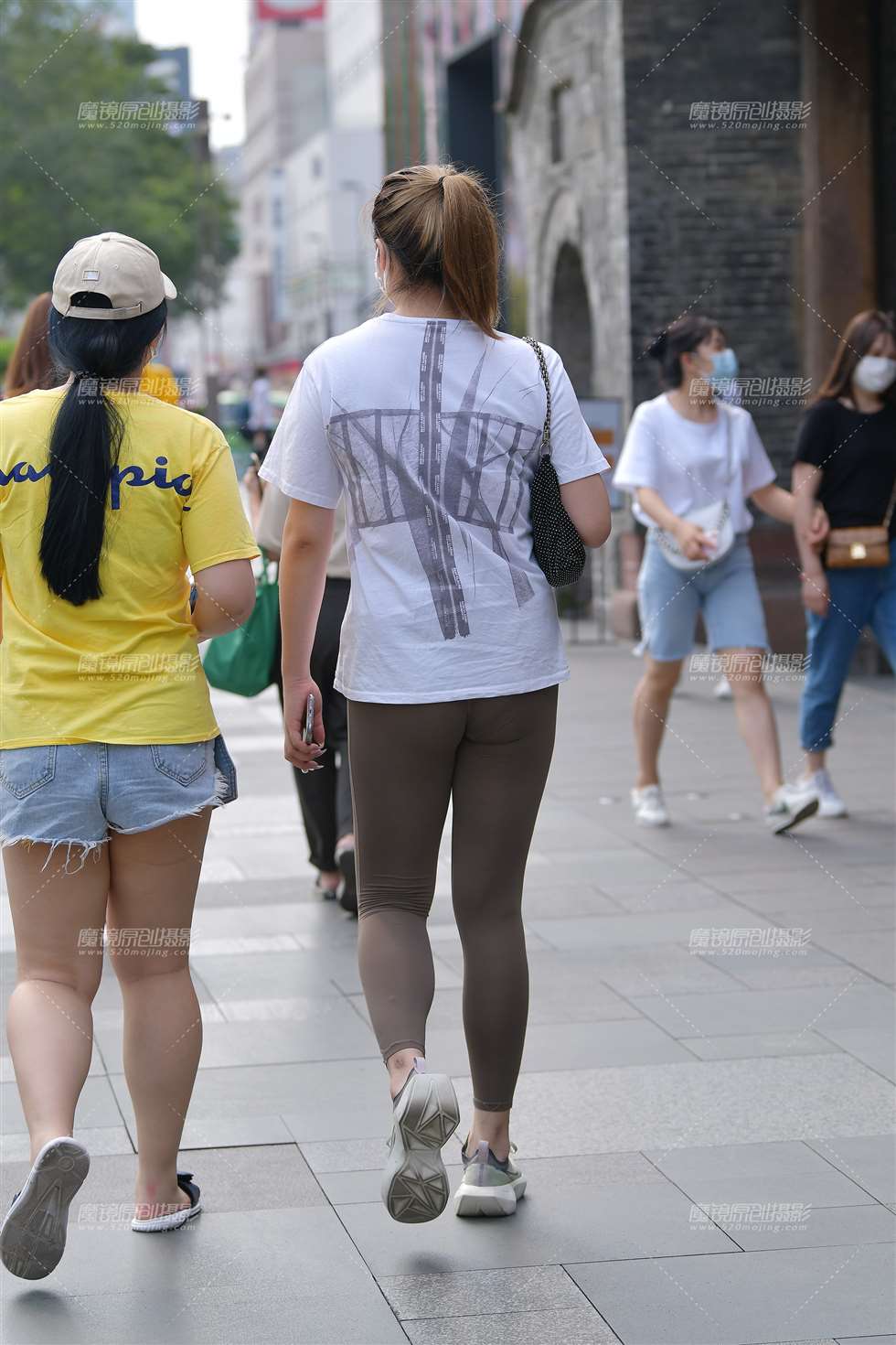 图片[2]-【视觉冲击赛贴】卡其色紧身裤-街拍流行馆