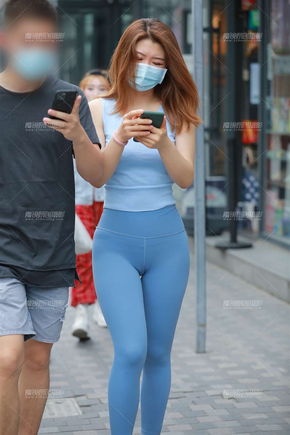 图片[1]-【玻璃赛帖】丰满性感蓝色瑜伽裤女友-街拍流行馆