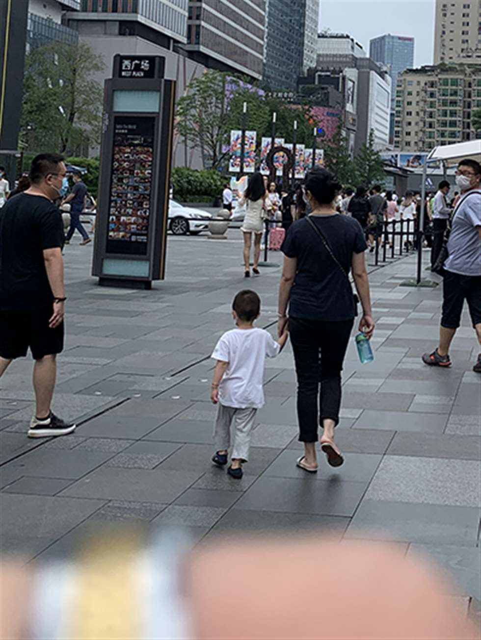 图片[3]-【视觉冲击赛贴】锁骨 美腿 包臀裙小姐姐-街拍流行馆