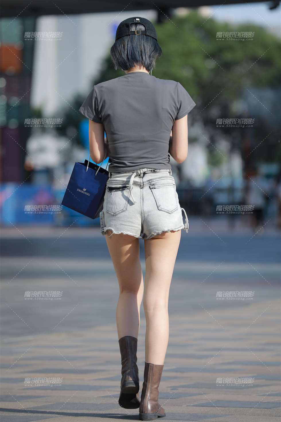 图片[4]-【玻璃赛帖】浅色热裤小妹-街拍流行馆