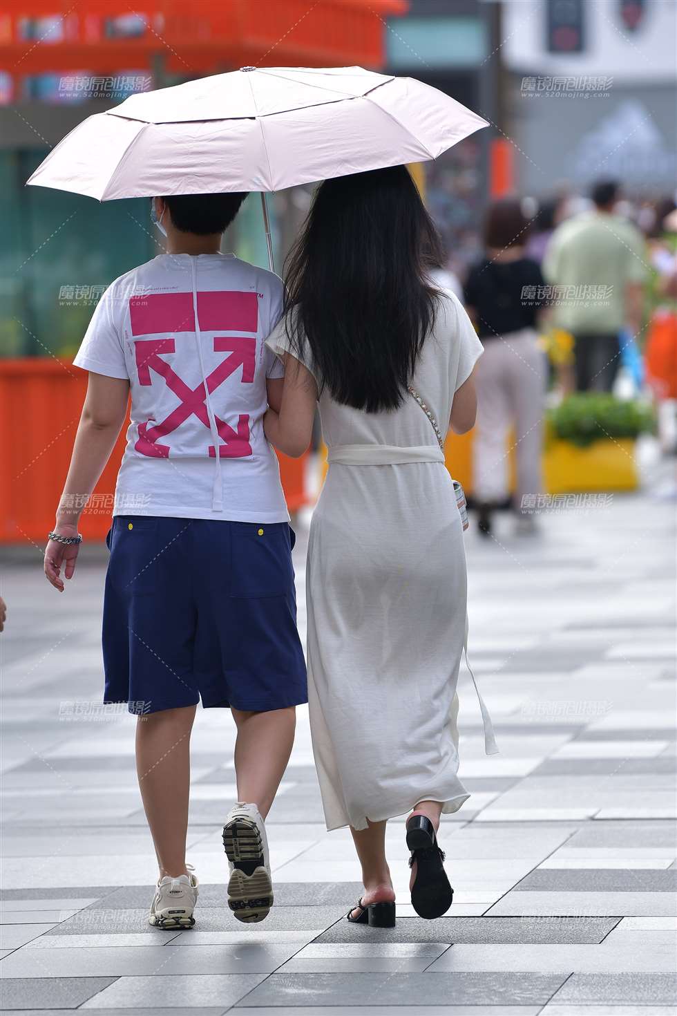图片[2]-【视觉冲击赛贴】夏日白裙女友-街拍流行馆
