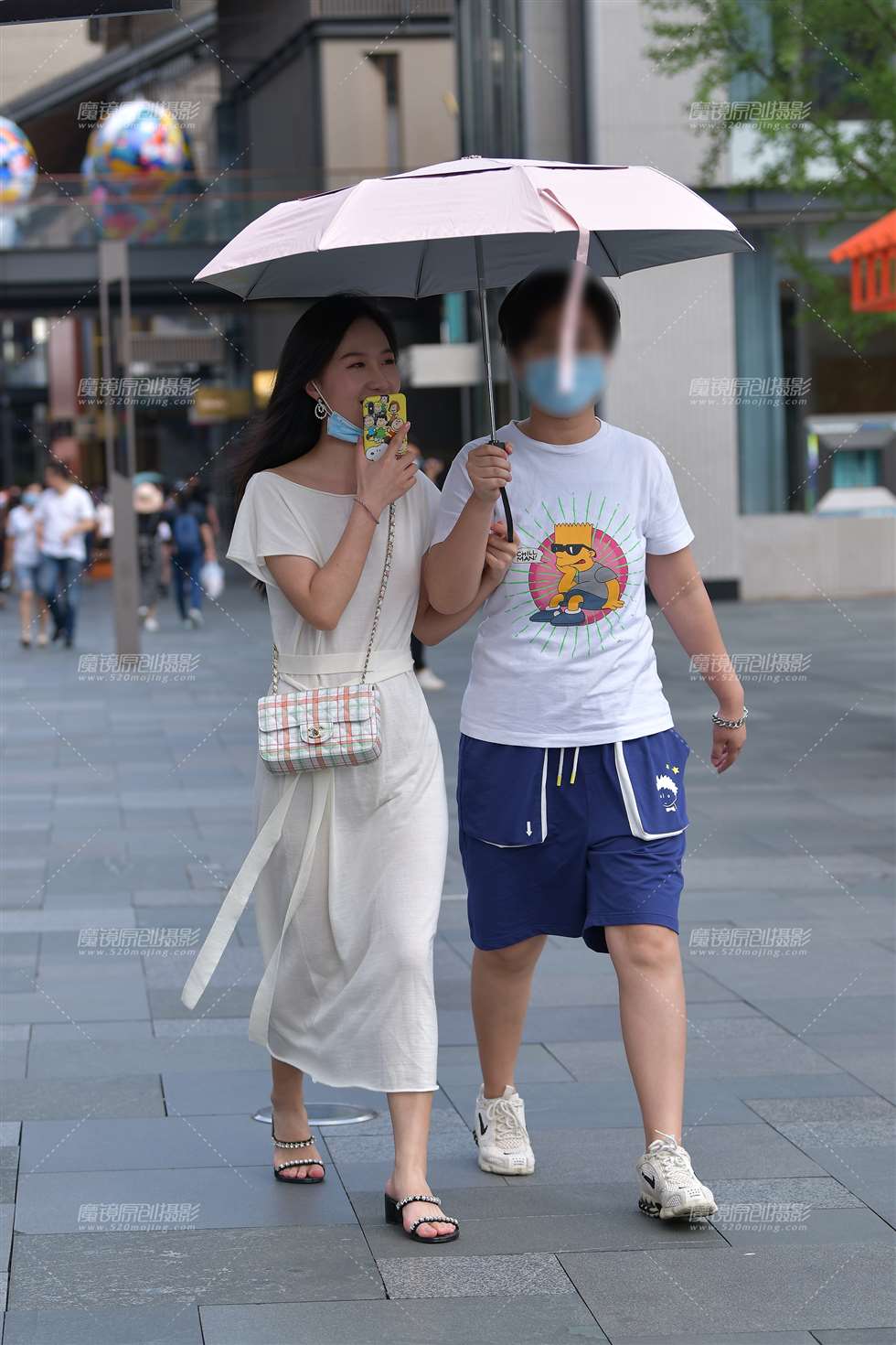 图片[1]-【视觉冲击赛贴】夏日白裙女友-街拍流行馆