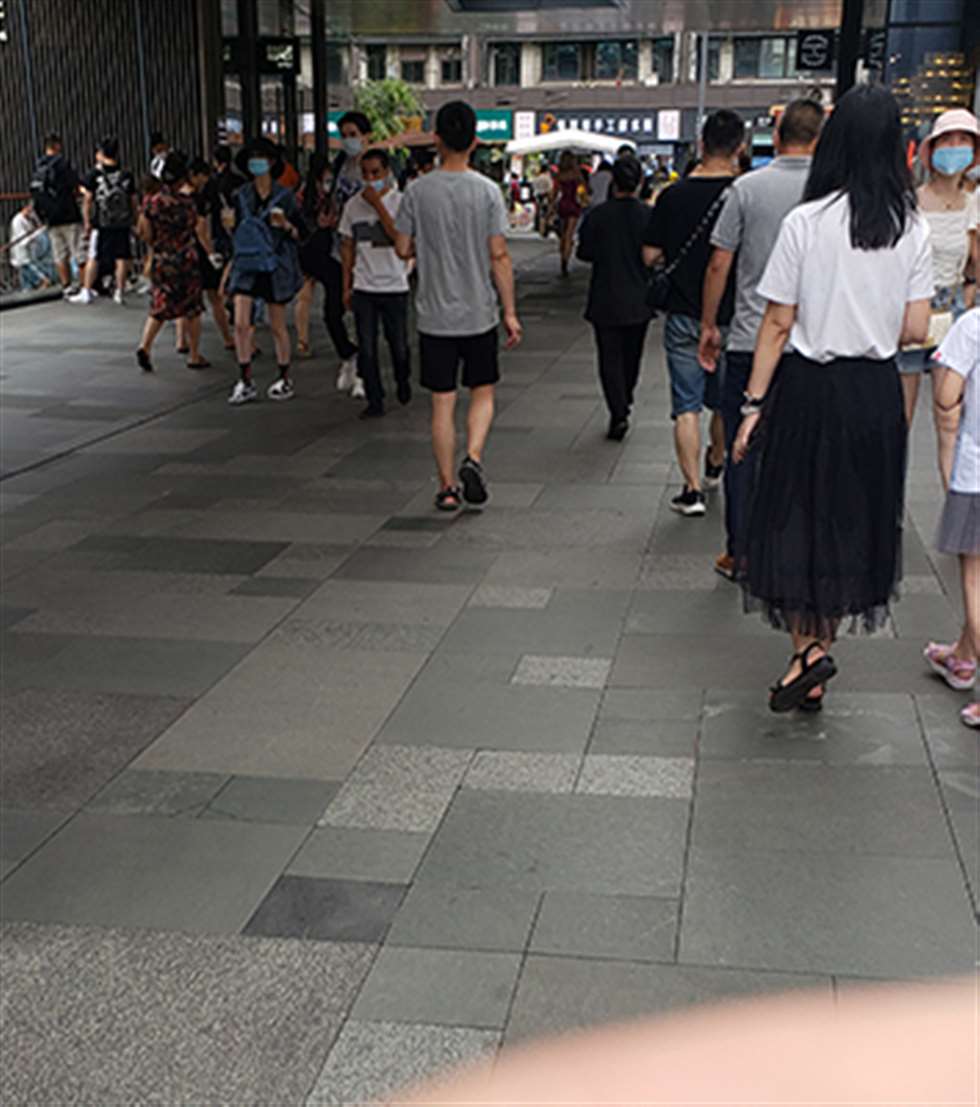 图片[3]-【凯恩赛贴】修身性感 让美腿不受约束-街拍流行馆