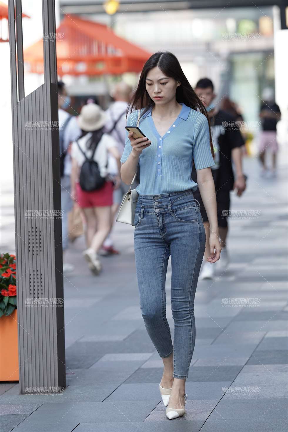 图片[4]-【凯恩赛贴】紧身牛仔裤 彰显好身材-街拍流行馆