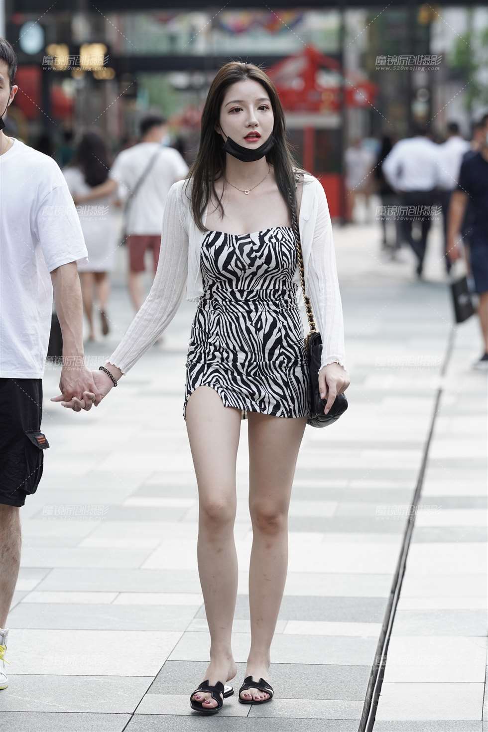 图片[1]-【凯恩赛贴】包臀短裙好身材-街拍流行馆
