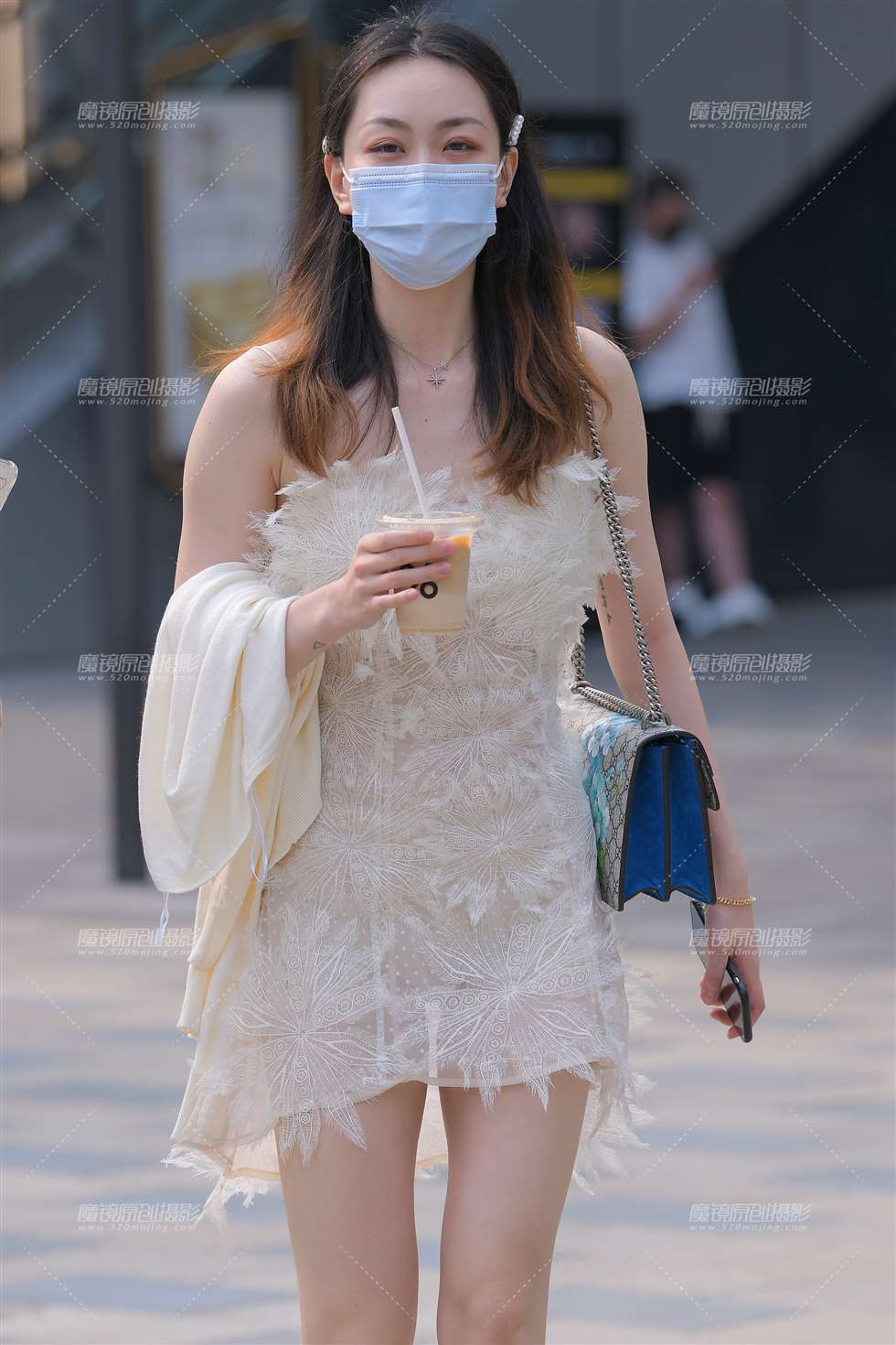 图片[1]-【红石赛帖】极品吊带裙美女-街拍流行馆