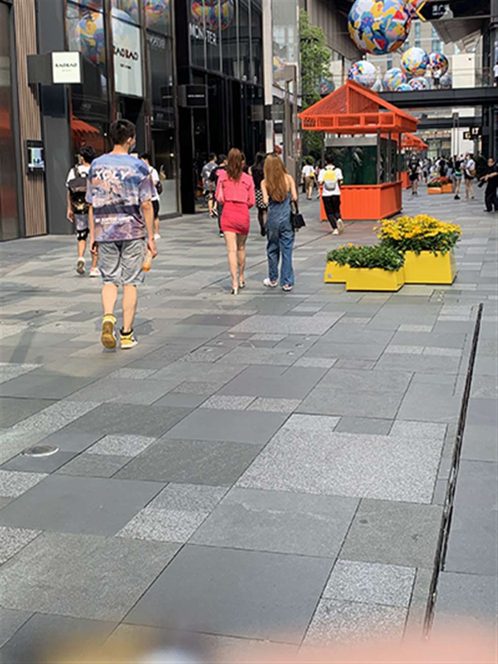 图片[3]-【视觉冲击赛贴】嫣红包臀裙小姐姐-街拍流行馆