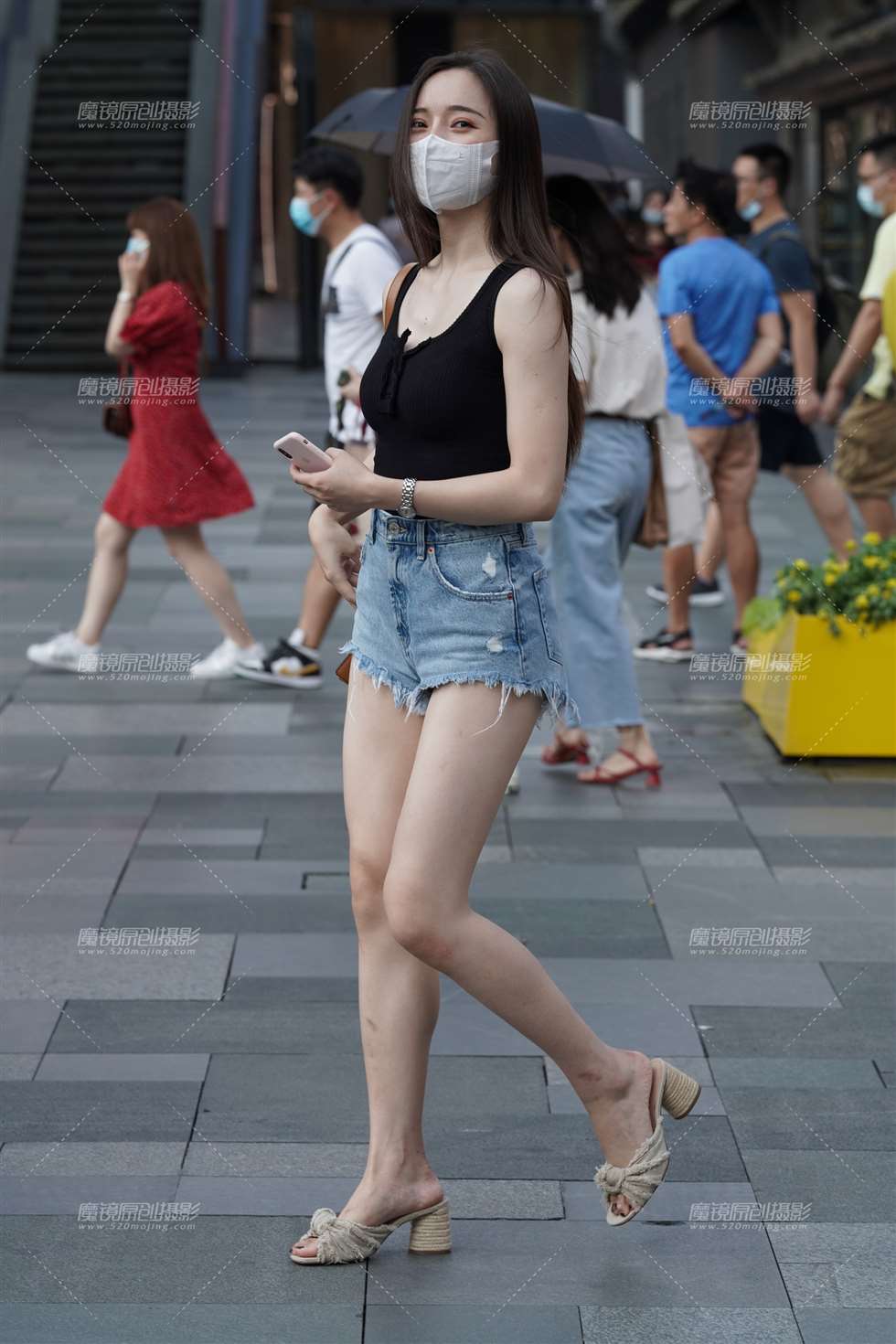 图片[1]-【凯恩赛贴】高挑热裤大长腿 美-街拍流行馆