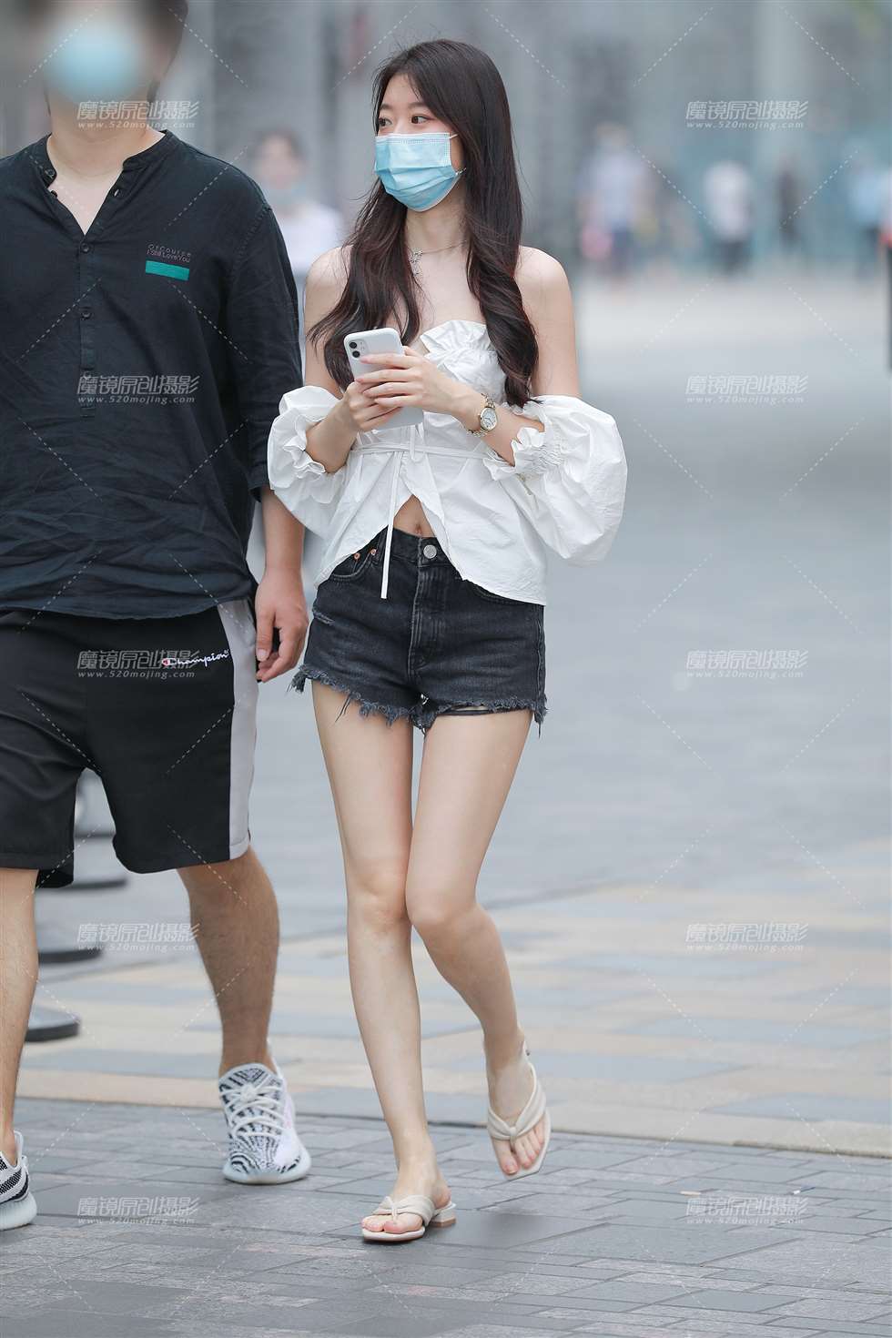 图片[1]-【玻璃赛帖】牛仔热裤女友-街拍流行馆