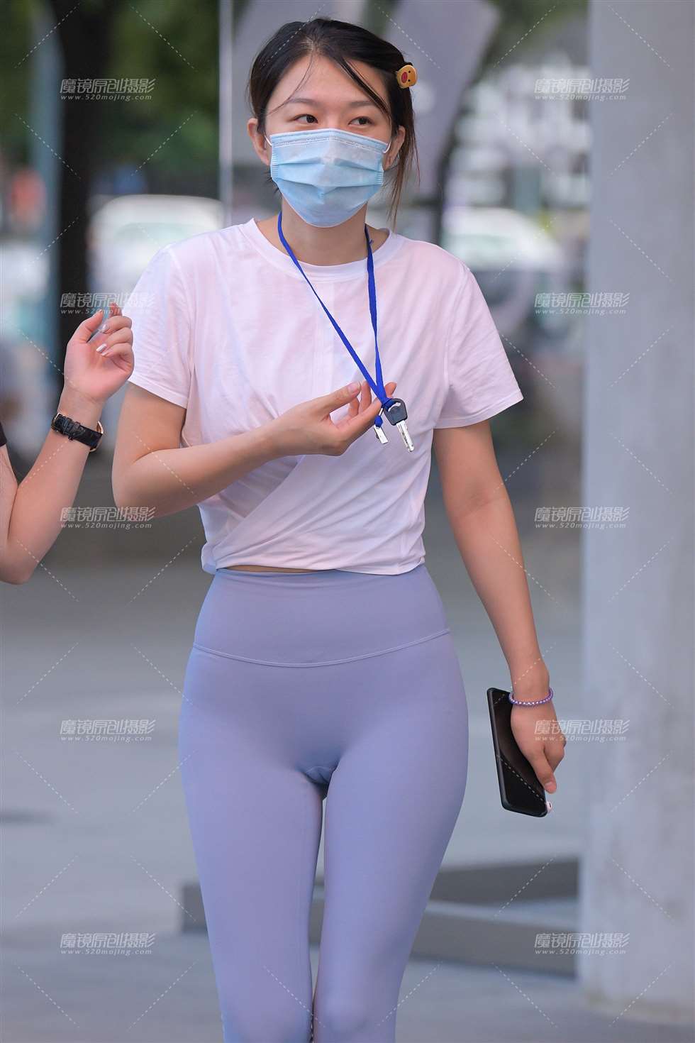 图片[1]-【红石赛帖】性感紧身裤小妹-街拍流行馆