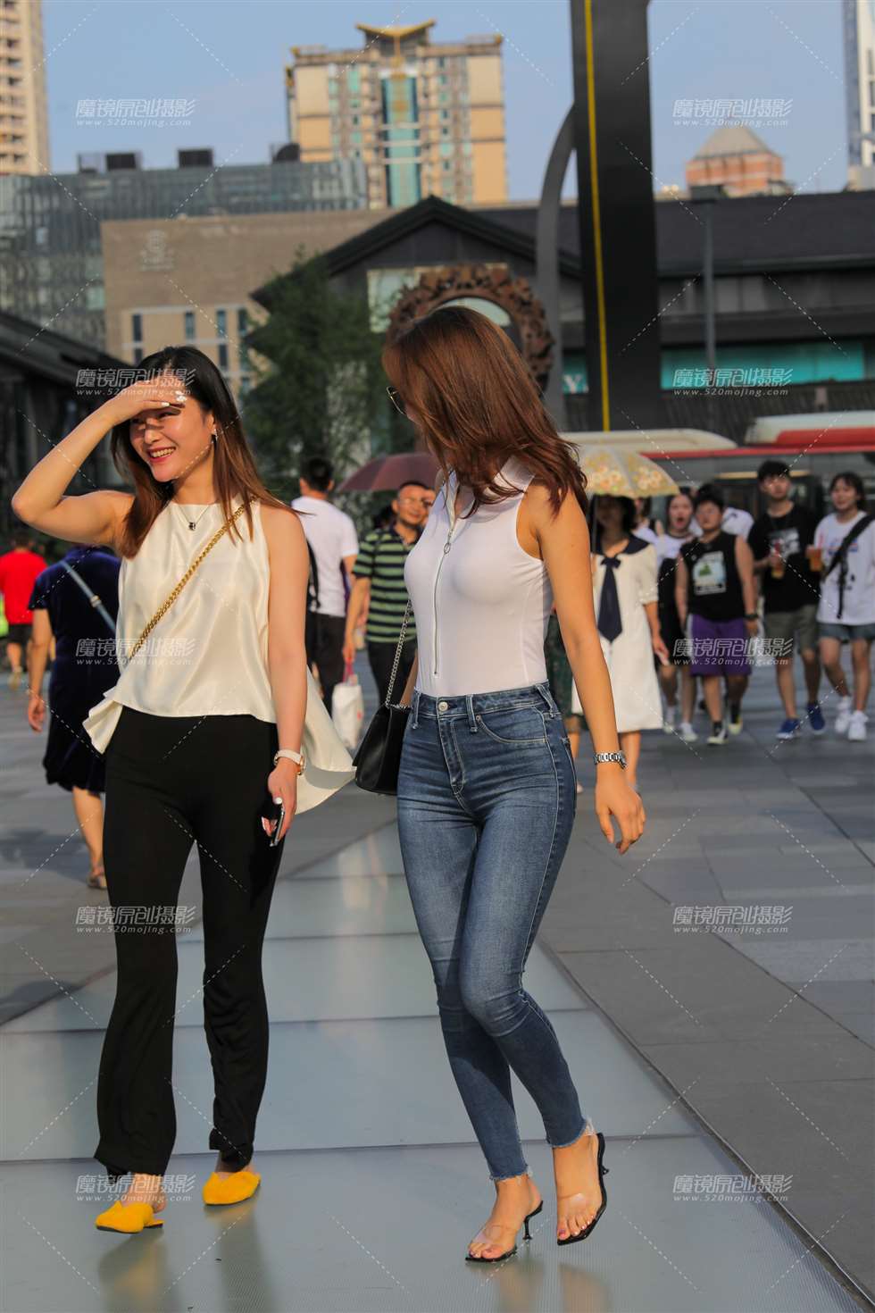 图片[4]-【补档】紧牛美眉 婀娜多姿-街拍流行馆
