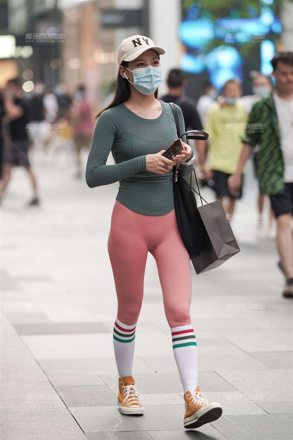 图片[1]-时尚的运动小姐姐-街拍流行馆