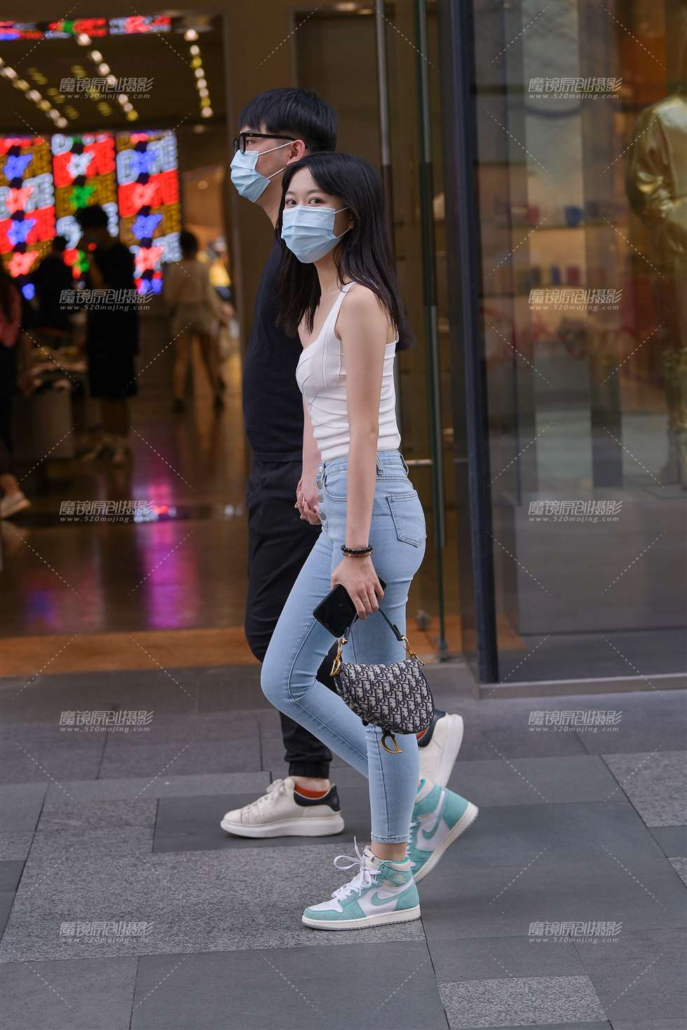 图片[3]-小背心，浅蓝色紧牛女友-街拍流行馆